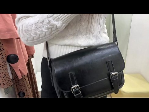 ❤️ Јавна мастурбација на младата кучка FeralBerry со дилдо во фитинг просторијата Порно vk на порно mk.serviporno.ru